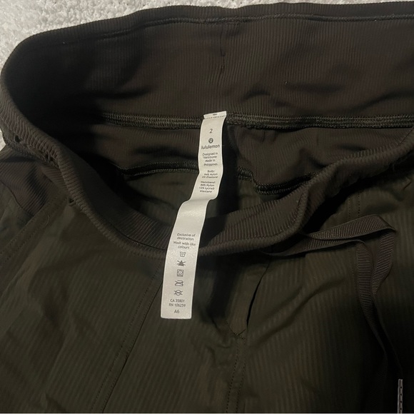 LULULEMON DANCE STUDIO CROP 25” DARK OLIVE SIZE 2 - Picture 9 of 10